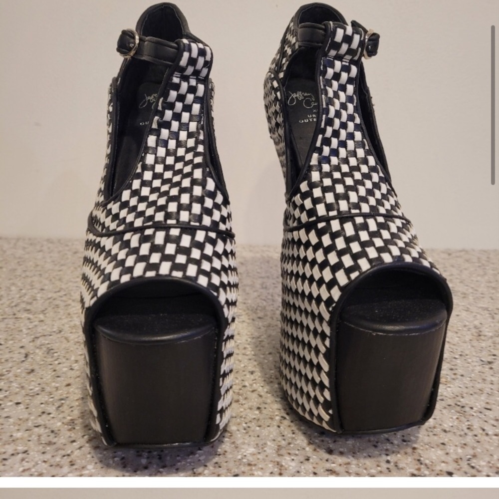 Black and White real leather.Geometric Platform Heels - Picture 5 of 8